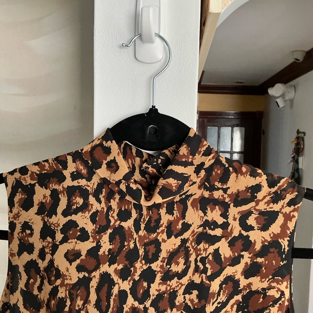 Chic Leopard Print Sleeveless MIDI Dress
